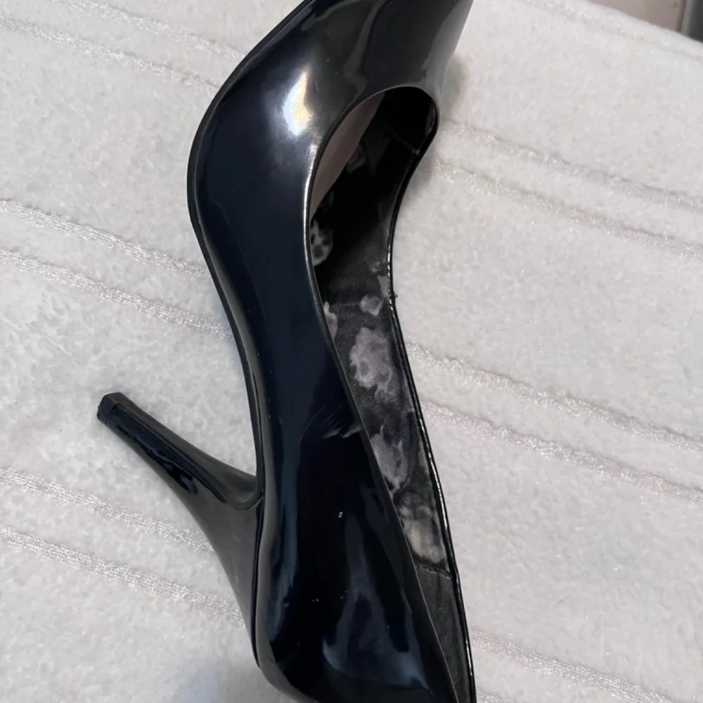 Fergalicious by Fergie “Caroline” Black Patent High Heel Pumps/Size 9.5.